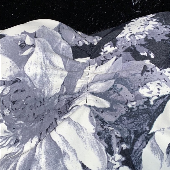 Newport News Swimsuit & A Sheer Wrap Cover Up Size 10 (Firm price now) - Picture 11 of 13